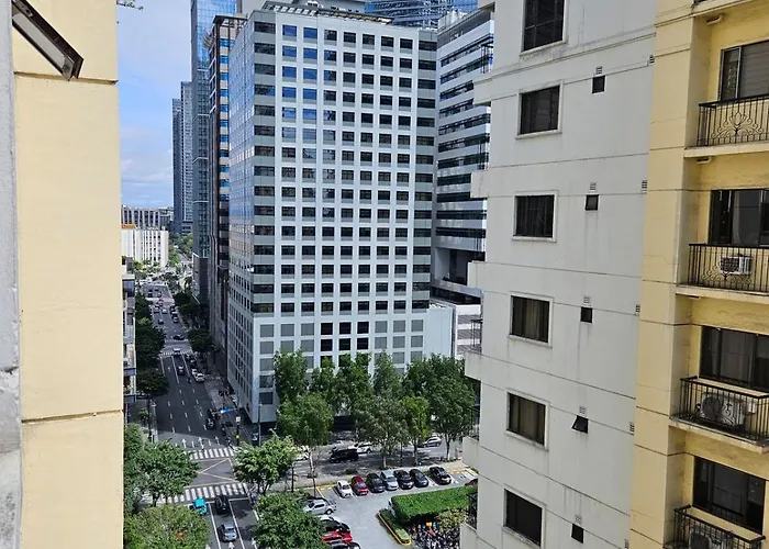 Burgos Circle Bonifacio Bgc Near High Street Apartment *