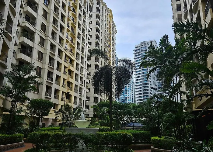 Burgos Circle Bonifacio Bgc Near High Street Apartment